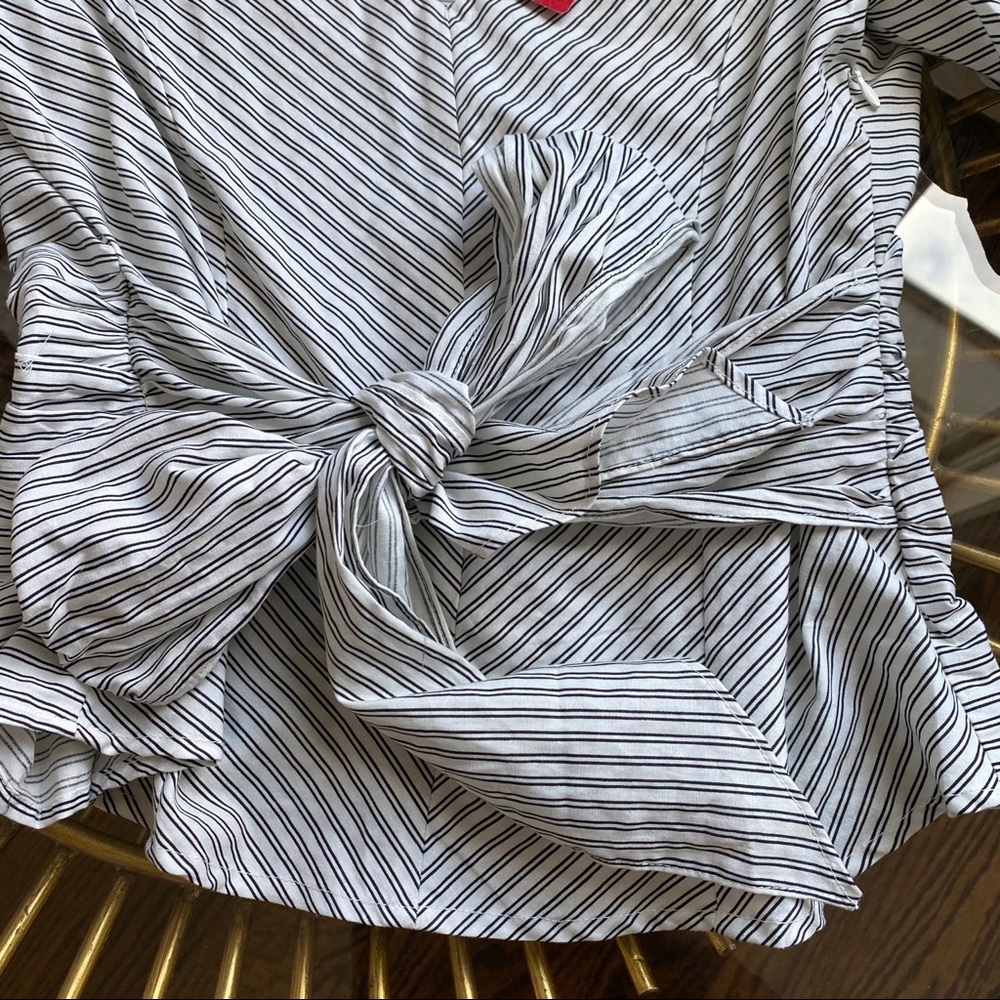 NWT Ruffle Sleeve Top - Picture 8 of 12